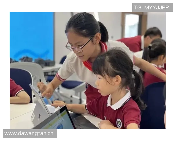 足球拇指歌的旋律与梦想在绿茵场上交织的青春故事